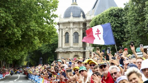<p>Zigtausende Fans waren beim Grand Départ in Lille dabei.</p>