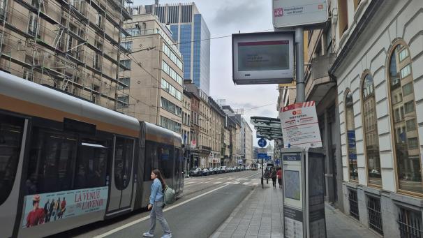 <p>In Brüssel nutzen immer mehr Fahrgäste die kontaktlose Bezahlung im Nahverkehr.</p>