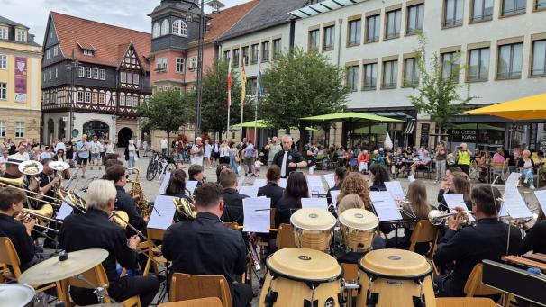 <p>Auf dem Marktplatz in Eisenach wurde ein großes Konzert abgehalten.</p>