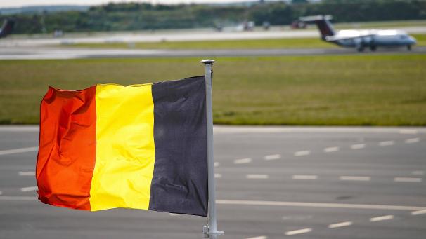 <p>Flanderns Flughafen-Deal: Investition oder Machtdemonstration? Der Politologe Dave Sinardet sagt: „Altbekannte Klagelieder – mit wechselnden Sängern. Mal klingt die Klage lauter im Norden, mal im Süden. Belgischer geht’s kaum.“</p>