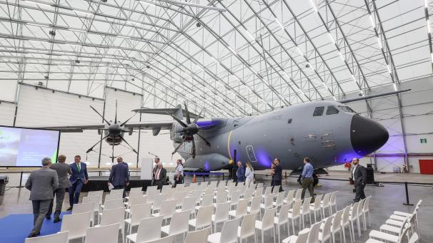 <p>Sabena Engineering hat am Flughafen Brüssel einen neuen Hangar eingeweiht – künftig wird dort unter anderem der Militärtransporter A400M gewartet.</p>