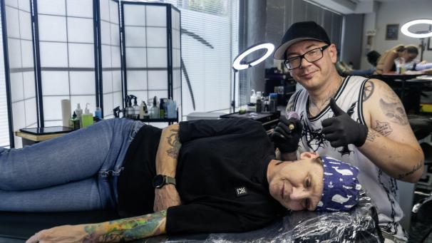<p>45 Kunden haben sich am Sonntag für den guten Zweck unter die Tattoo Maschine gelegt.</p>
