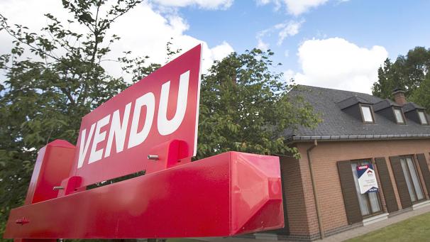 <p>Verkauft, aber für wen noch leistbar? Steigende Grundstückspreise, knapper Wohnraum, leerstehende Häuser: Die Wohnpolitik steht vor großen Herausforderungen. Wie viel Staat braucht es, damit Wohnen bezahlbar bleibt?</p>