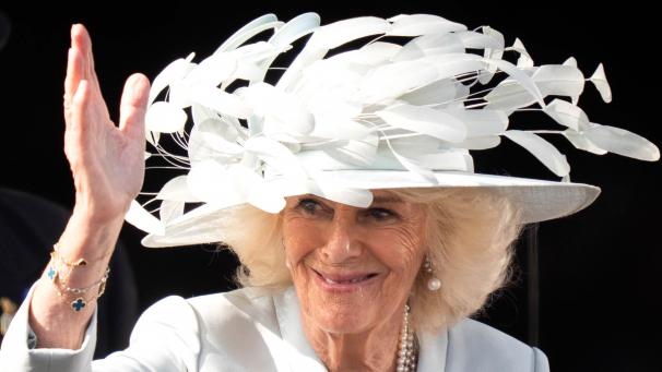 <p>Die britische Königin Camilla verlässt die Pferderennbahn Ascot nach dem ersten Tag von Royal Ascot.</p>