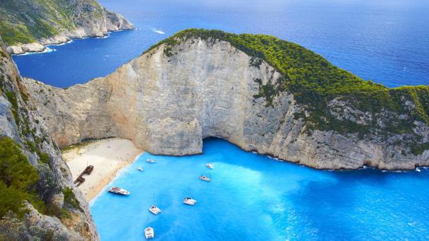 <p>Auch die griechische Insel Zakynthos mit ihrer berühmten Schiffswrack-Bucht wird ab 2026 direkt ab Luxemburg angeflogen.</p>