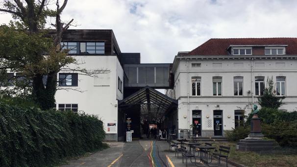 <p>Das frühere Delhaize-Gelände in Molenbeek wird zur ‚Lion City‘ – ein neues Quartier mit Werkstätten, Wohnungen, Supermarkt und Mobilitätshub.</p>