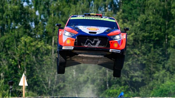 <p>Thierry Neuville und Beifahrer Martijn Wydaeghe im Einsatz in Estland</p>