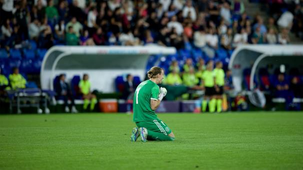 <p>An einem denkwürdigen EM-Abend in Basel ist Ann-Katrin Berger wieder einmal die Heldin: Die Torhüterin glänzt nach einem Kraftakt ihres Teams beim Elfmeterschießen.</p>