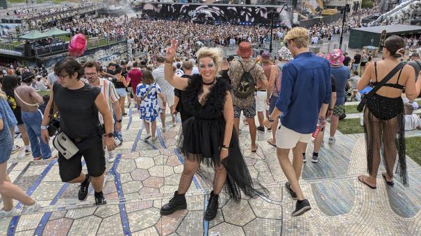 <p>Isabel Pfeiffer aus St.Vith genießt das Tomorrowland-Festival bereits zum fünften Mal</p>
