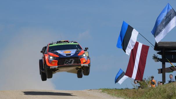 <p>Thierry Neuville flog letztlich auf Platz drei</p>
