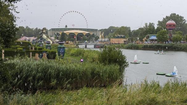 <p>Regen über dem Tomorrowland</p>