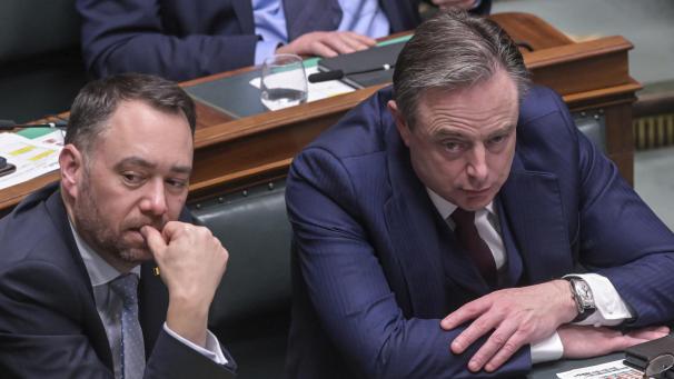 <p>Vizepremierminister Maxime Prévot (Les Engagés) und Premierminister Bart De Wever (N-VA) in der Kammer</p>