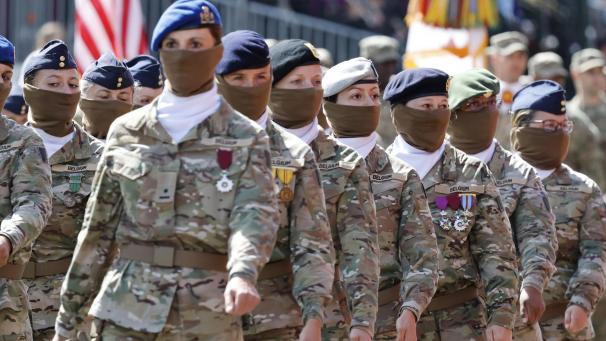 <p>Die Parade ist eine Hommage an die Sicherheits- und Rettungsdienste, wie Armee, Polizei, Feuerwehr oder Zivilschutz.</p>