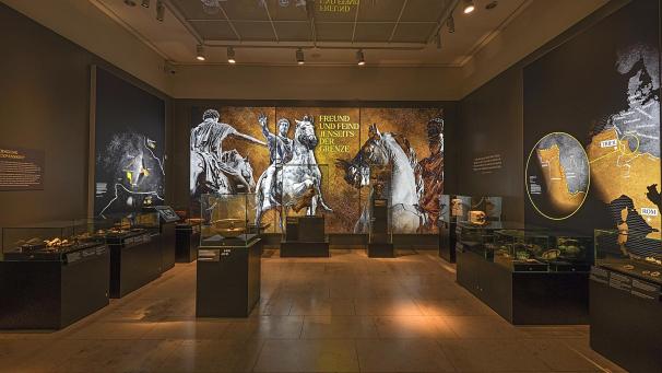 <p>Die Ausstellung im Rheinischen Landesmuseum Trier beleuchtet das Leben des römischen Kaisers zwischen Krieg, Pflicht und Philosophie – und zeigt ihn als Inbegriff des „guten Herrschers“.</p>
