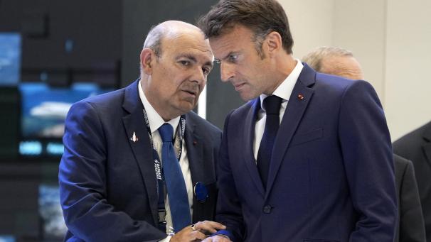 <p>Eric Trappier (links) und Emmanuel Macron (rechts)– zwei Schlüsselfiguren im FCAS-Verteidigungsprojekt.</p>