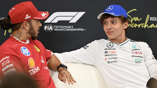 <p>Während Lewis Hamilton (l.) sich weiteren Aufschwung durch eine neue Aufhängung am Ferrari erhofft, geht Kimi Antonelli im Mercedes-Cockpit von einer Entscheidung zu seinen Gunsten aus.</p>