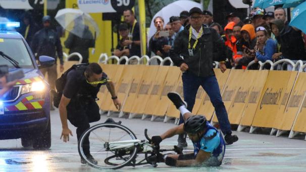 <p>Ein Polizist stoppte den „Störer“.</p>