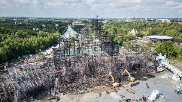 <p>Kritik an Sicherheitslage bei Tomorrowland nach Podiumsbrand.</p>