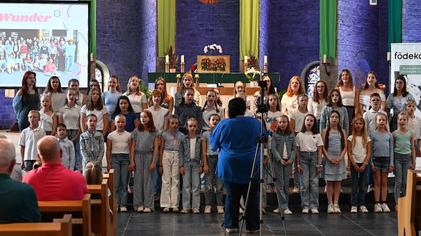 <p>47 Kinder und Jugendliche präsentierten zum Abschluss der Singwoche ein tolles Konzert in der St.Vither Pfarrkirche.</p>