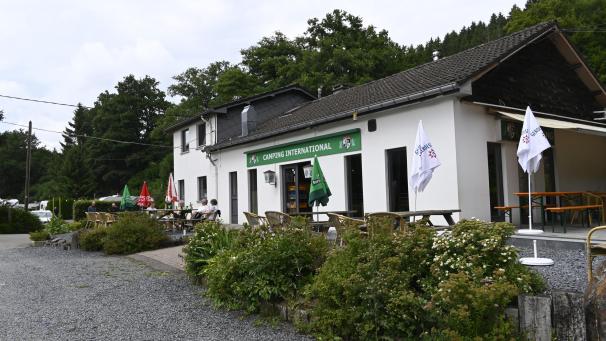 <p>Das Bestandsgebäude des Camping International in Ouren soll renoviert und durch ein Schwimmbad ergänzt werden.</p>