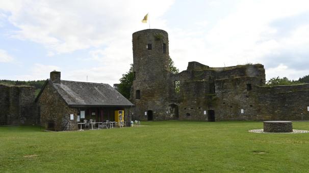 <p>Bürgermeister Alain Stellmann kann sich vorstellen, künftig standesamtliche Trauungen in der Burg in Reuland zu vollziehen.</p>