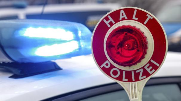 <p>Der Unfallverursacher muss sich vor dem Landgericht in Trier verantworten. Illustrationsbild: dpa</p>