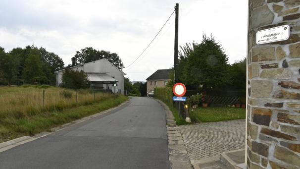 <p>„Außer Ortsverkehr“: Das Verkehrsschild wird in der engen Remaklusstraße in Thommen von zu vielen Ortsfremden übersehen, die so ihren Weg nach Espeler abkürzen.</p>