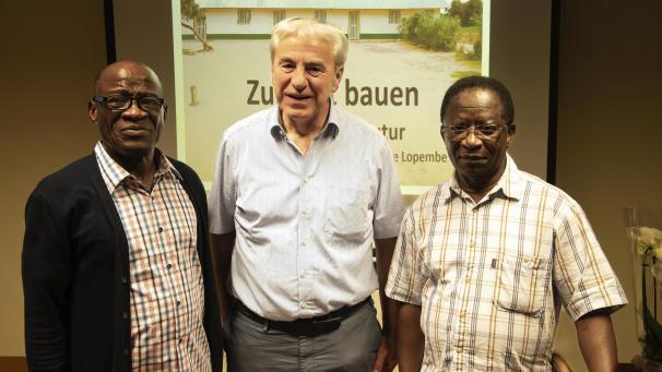 <p>Die Stadt St.Vith, vertreten durch Bürgermeister Werner Henkes, hat bereits Brunnenprojekte in Taketa finanziell unterstützt.</p>