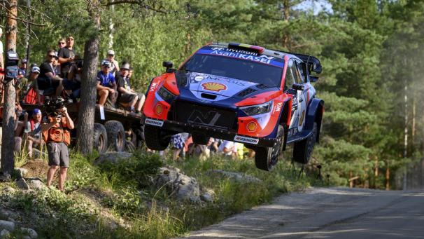<p>Neuville-Wydaeghe (Hyundai) beim Shakedown der Finnland-Rallye.</p>