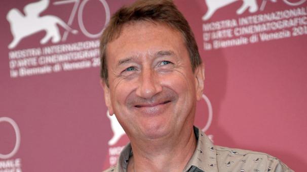 <p>Der britische Drehbuchautor Steven Knight wird das Script für den nächsten James-Bond-Film schreiben.</p>
