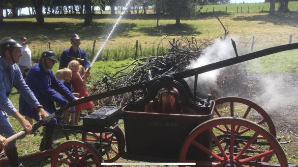 <p>Die Feuerwehr Amel wird am 10. August am Landwirtschaftsmuseum Mirfelderbusch historische Löschübungen durchführen und bei dieser Gelegenheit Werbung in eigener Sache für ihr 100-jähriges Bestehen im Jahr 2026 machen.</p>