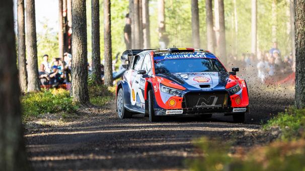 <p>Im Gesamtklassement liegt Neuville nun 14,7 Sekunden hinter Rovanperä.</p>