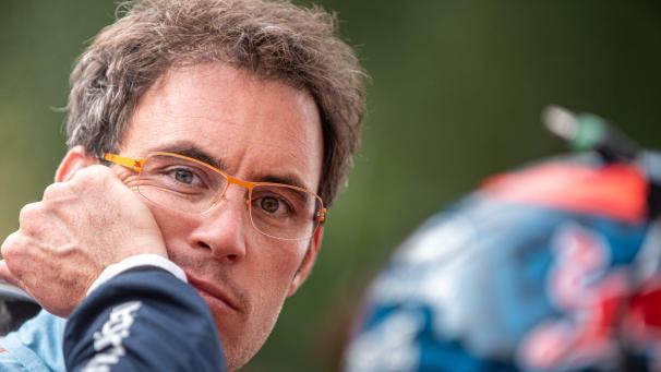 <p>Herber Rückschlag für Thierry Neuville bei der Rallye Finnland nach einem Reifenschaden.</p>