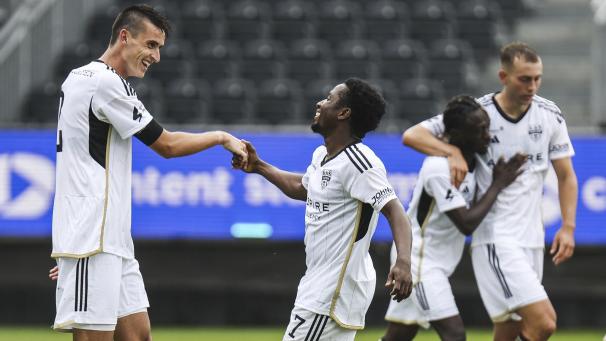<p>Nach Vorarbeit von Van Genechten erzielte Isaac Nuhu das 1:0 für die AS Eupen.</p>
