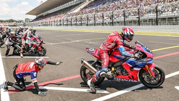 <p>Spektakuärer Le Mans-Start in Suzuka</p>