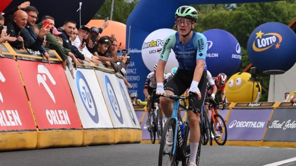 <p>Der Franzose Paul Lapeira vom Decathlon AG2R La Mondiale Team sprintet ins Ziel und gewinnt die zweite Etappe der Polen-Rundfahrt.</p>