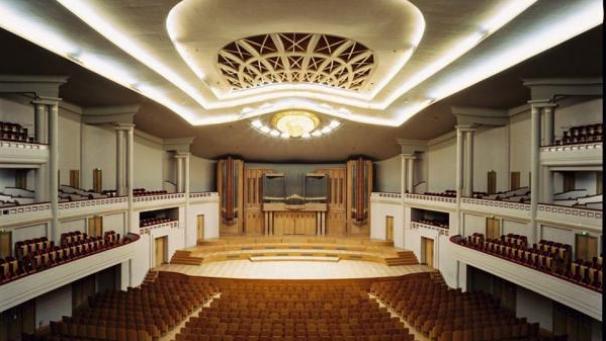 <p>Die Restaurierung der Bozar-Orgel ist offiziell gestartet.</p>