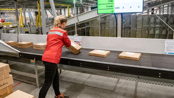 <p>Paketsortierzentrum von Bpost in Antwerpen</p>