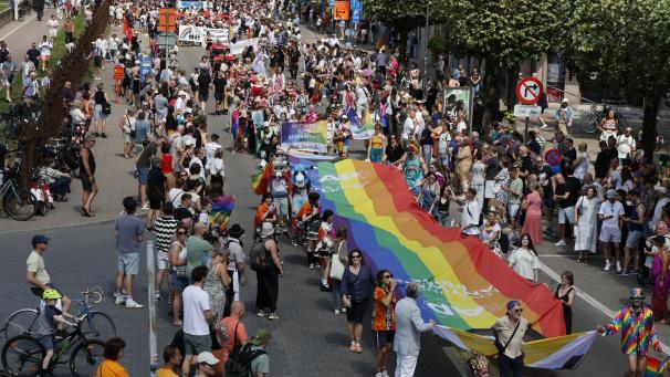 <p>Farbenmeer in Antwerpen: Pride Parade begeistert über 100.000 Menschen.</p>