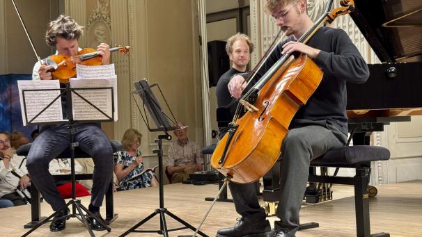 <p>Violinist Lorenzo Gatto, Pianist Julien Libeer und Cellist Bruno Philippe (von links nach rechts) sorgten beim Festival von Stavelot für eine Sternstunde der Kammermusik.</p>