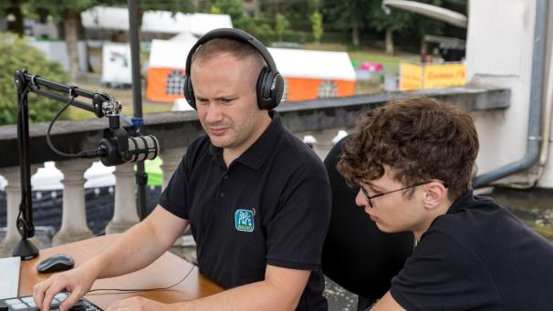 <p>Pep’s Radio unter der Leitung von Geschäftsführer Jonathan Laberger (l.)ist auch in die Organisation von Großveranstaltungen eingebunden – etwa bei der Fête des Myrtilles.</p>