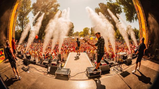 <p>Das „Jeck im Sunnesching“-Festival gastiert am 31. August erstmalig in St.Vith.</p>
