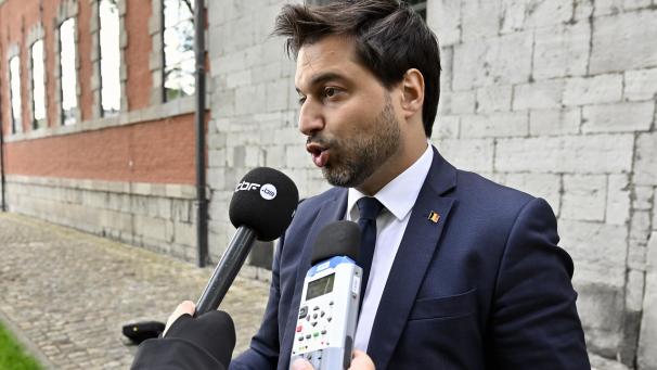 <p>Georges-Louis Bouchez gibt der RTBF ein Interview. Grundästzlich findet der MR-Chef, dass der öffentlich-rechtliche Sender zu links ist.</p>