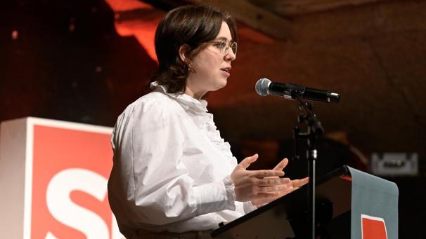 <p>„Wir fordern die Regierung auf, die Einschnitte beim Kindergeld zurückzunehmen und sich für die schlechte Kommunikation bei den Familien zu entschuldigen!“ so SP-Präsidentin Linda Zwartbol.</p>