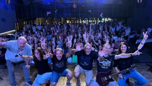 <p>Die Live-Band Coverclub rockte die Bühne im Saal Jaspesch.</p>