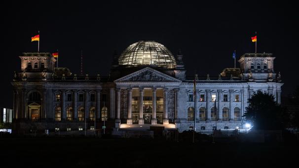 <p>Das Reichstagsgebäude in der Nacht.</p>