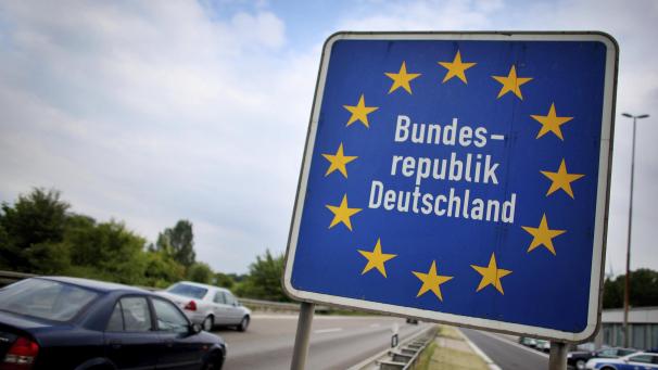 <p>Ende Juni 2024 pendelten 5.186 sozialversicherungspflichtig Beschäftigte nach Deutschland – knapp die Hälfte davon mit deutscher Staatsangehörigkeit. Besonders stark vertreten sind Beschäftigte im Gesundheits- und Sozialwesen.</p>
