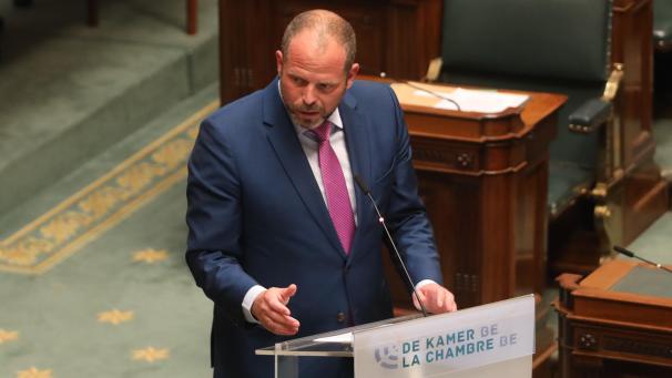 <p>Belgiens Verteidigungsminister Theo Francken und sein kosovarischer Amtskollege Ejup Makedonci haben Ende Juli ein Militärabkommen unterzeichnet – ohne große Öffentlichkeit.</p>