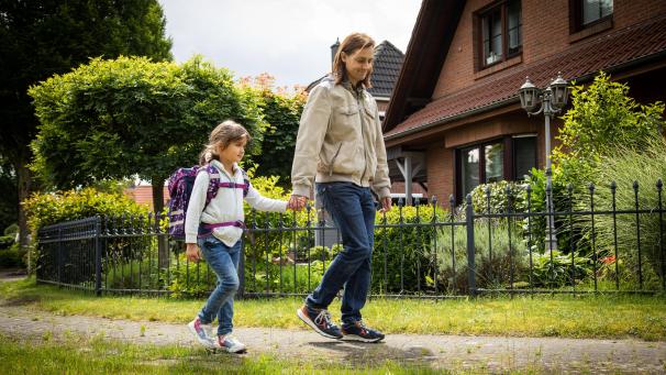 <p>Vor Schulstart: Neue Kampagne warnt Eltern und Kinder vor Gefahren auf dem Schulweg.</p>