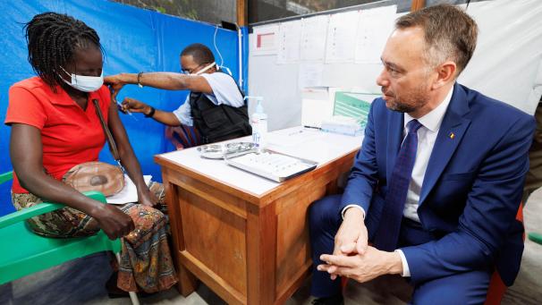 <p>Außenminister Maxime Prévot (rechts) weilte zuletzt in Kinshasa.</p>